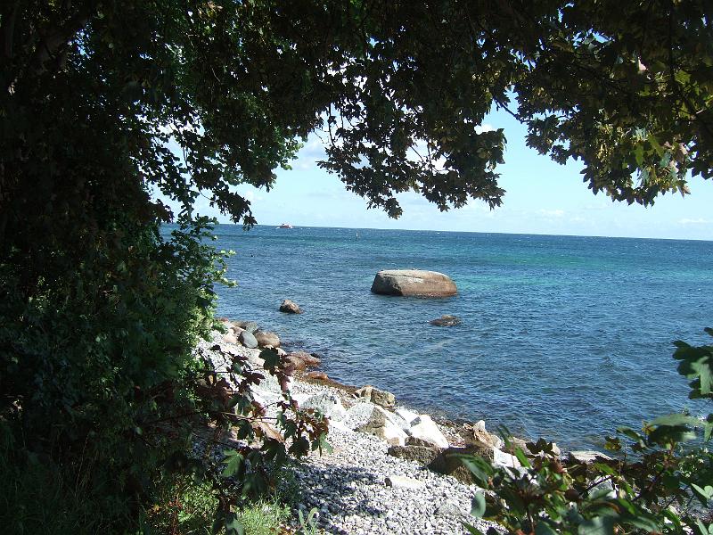 2009-08- (561).JPG - ... und dann geht's zu Fuß an der Steilküste entlang Richtung Norden